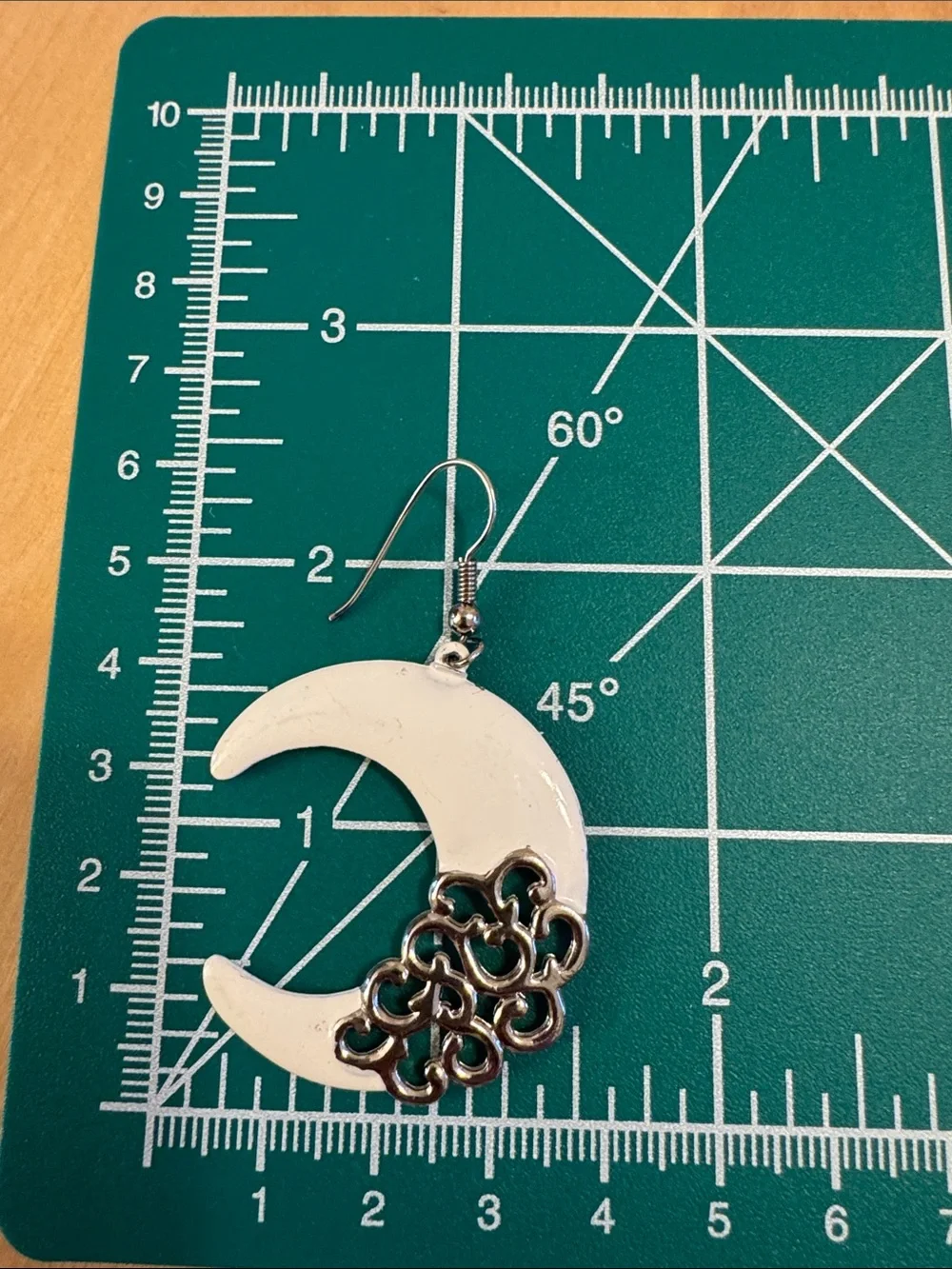 VTG JJ  white enamel crescent moon dangle earrings w/silver tone filigree design